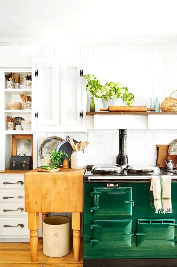 Farmhouse Kitchen in Bold Colors