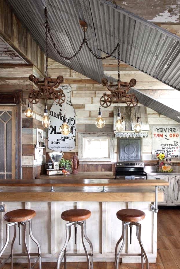 Reclaimed Farmhouse Kitchen Décor