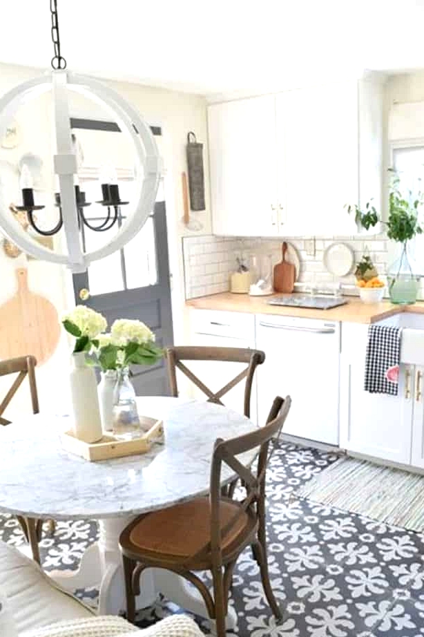 Farmhouse Flooring Pattern in the Kitchen