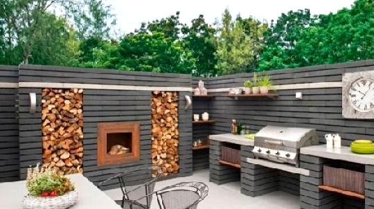 Outdoor Kitchen design with a fireplace