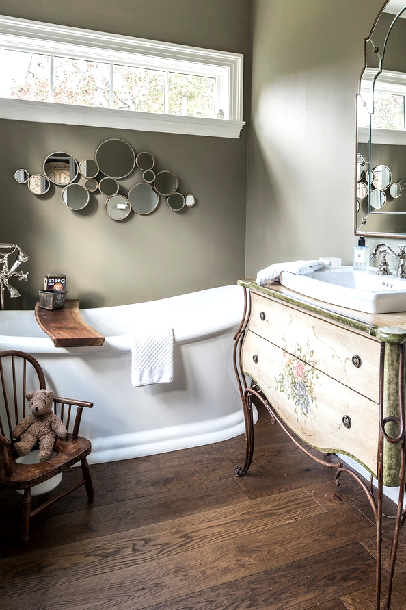 15 Whimsical Shabby Chic Bathroom Interiors That Will Charm You