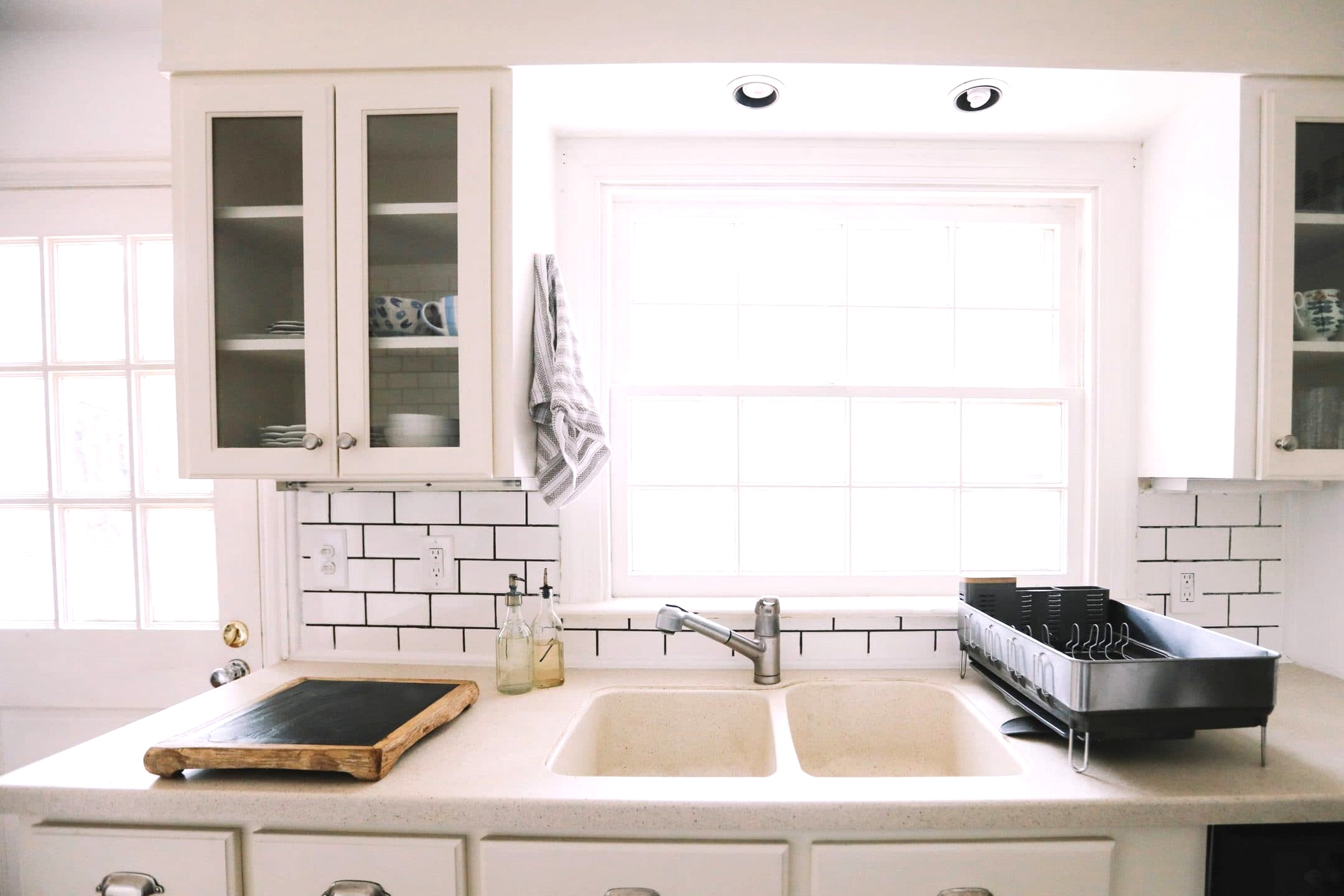 Use a Granite Composite Sink for the Farmhouse Look