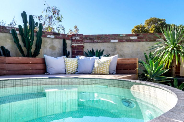 18 Spectacular Shabby-Stylish Swimming Pool Designs You Will Love