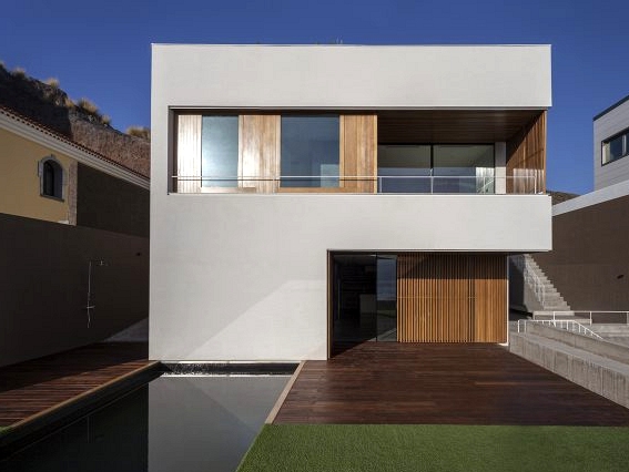 Chris House by Equipo Olivares Arquitectos in Tenerife, Spain