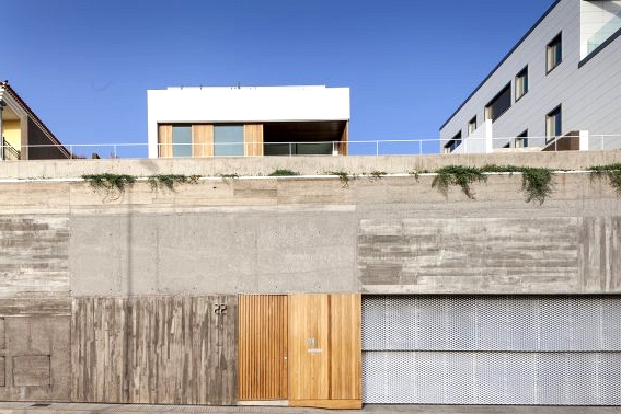 Chris House by Equipo Olivares Arquitectos in Tenerife, Spain