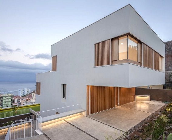 Chris House by Equipo Olivares Arquitectos in Tenerife, Spain