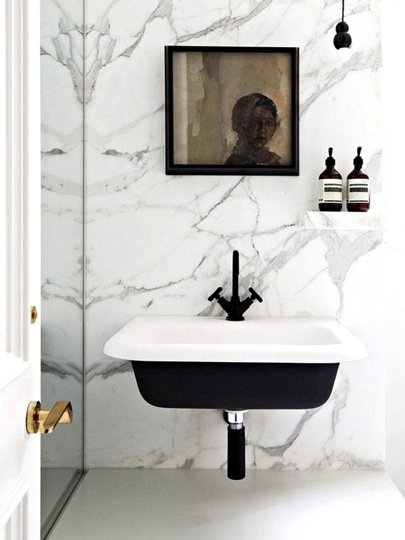 Black & White Bathrooms That Never Go Out of Style