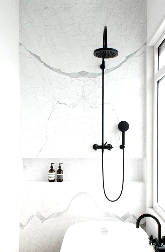 Black & White Bathrooms That Never Go Out of Style