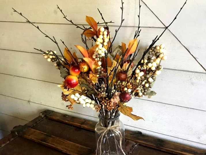16 Vibrant Fall Centerpiece Designs To Add To Your Table Decor
