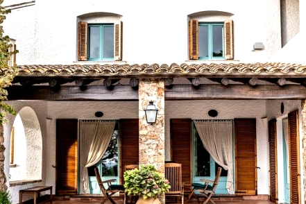 16 Outstanding Mediterranean Porch Designs Perfect For Every Occasion
