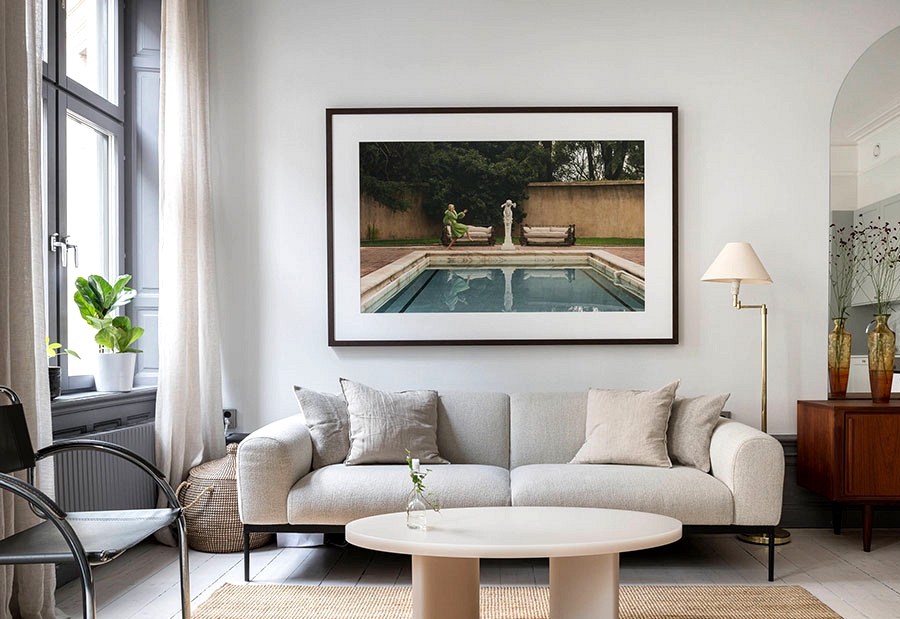 Small one-bedroom house with elegant interiors and open front room (47 sqm)