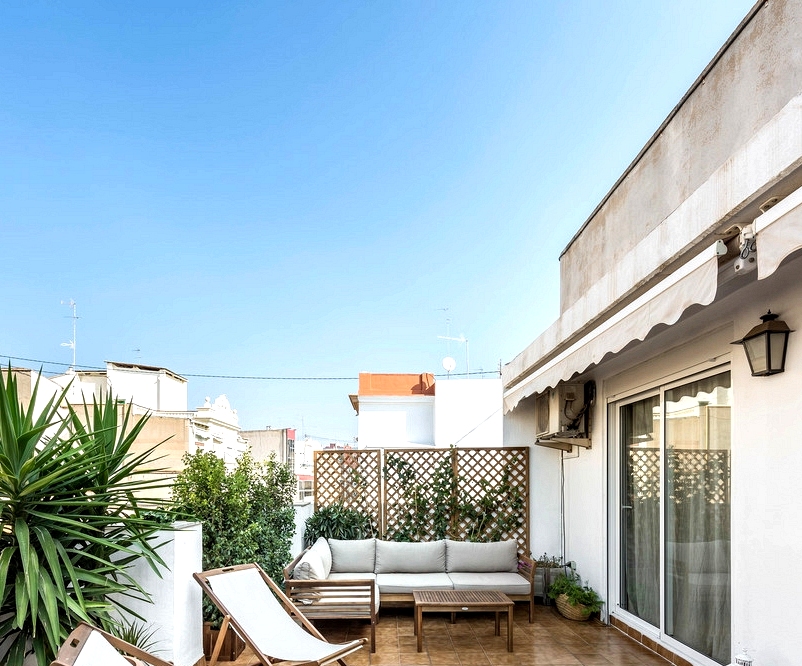 20 Breathtaking Mediterranean Balcony Designs That Are Pure Bliss
