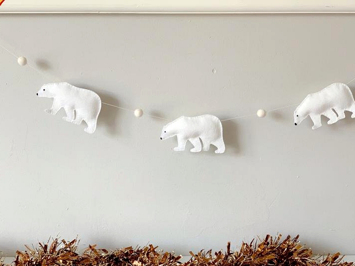 18 Adorable Winter Garland Decorations For Your Home And Yard