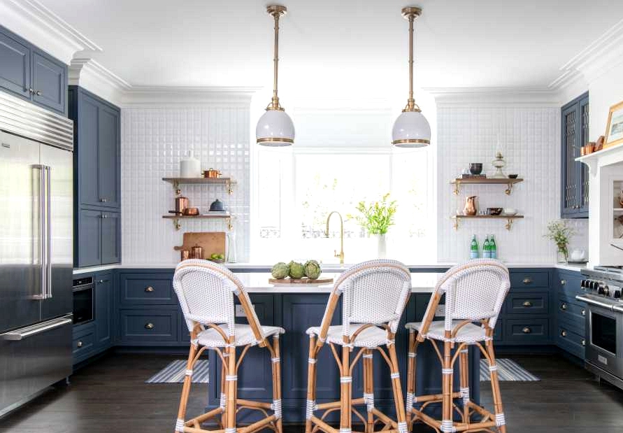 16 Spectacular Traditional Kitchen Interiors You Will Drool Over