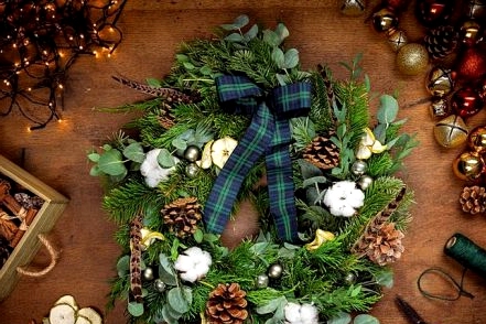 18 Whimsical Christmas Wreaths That Will Wake Up The Festive Spirit In Your Home