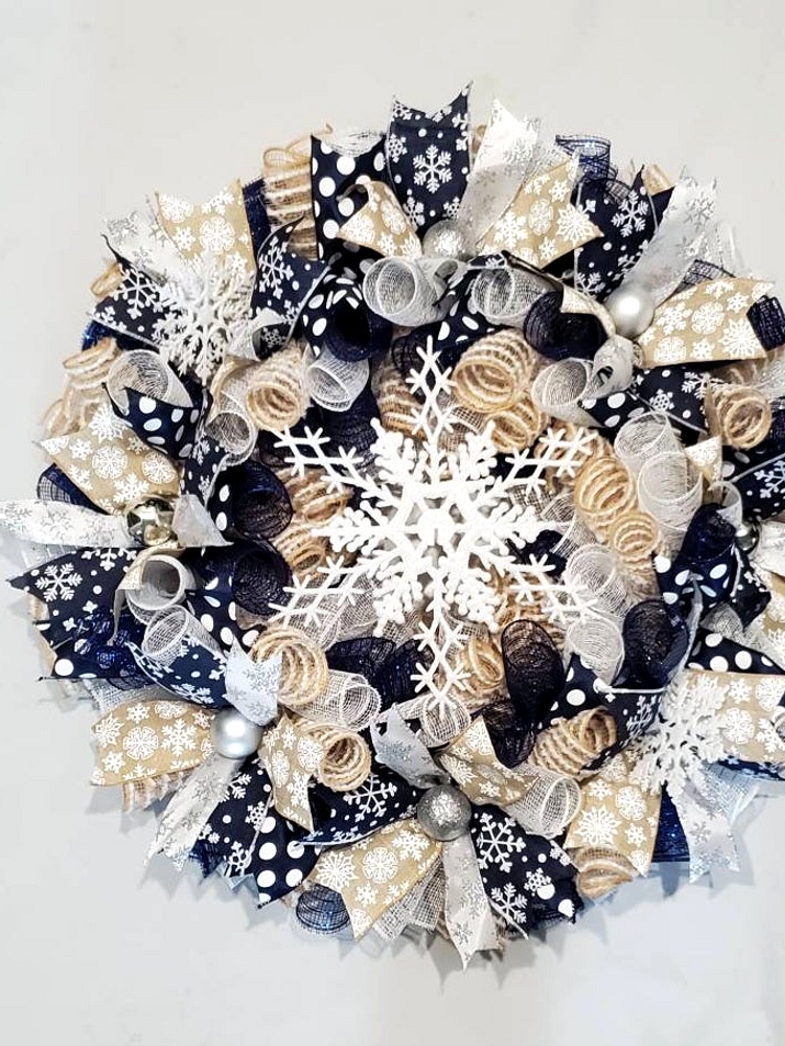 15 Magical Winter Wreath Designs To Hang After Christmas