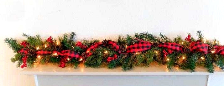 17 Delightful Christmas Garland Designs With a Festive Spirit