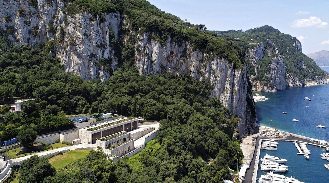 A power station becomes a distinctive element on the Island of Capri