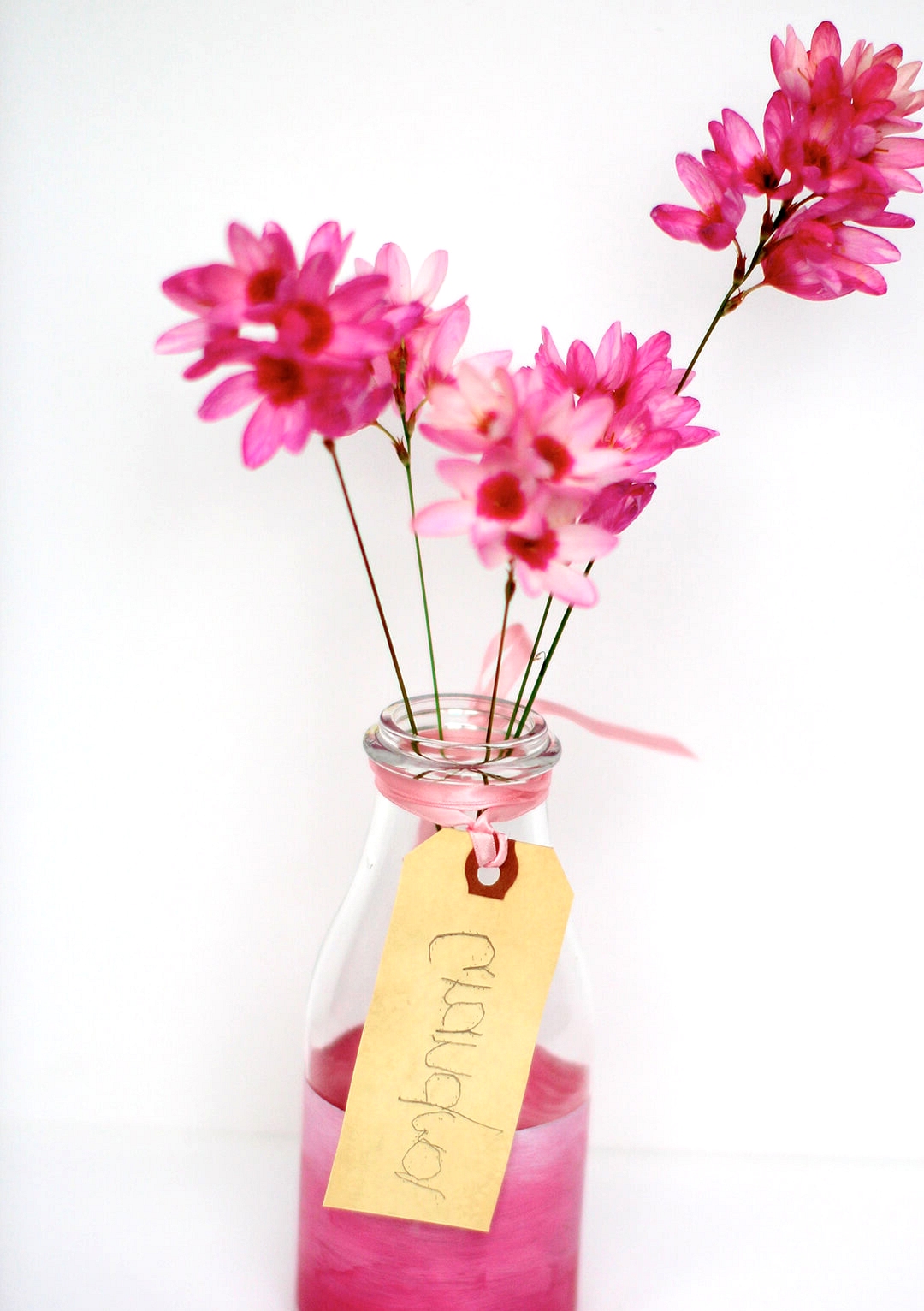 15 Beautiful DIY Vase Projects Perfect For Your Spring Décor