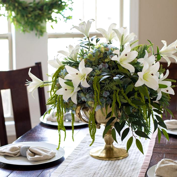 16 Refreshing Spring Centerpiece Designs You Will Want On Your Table