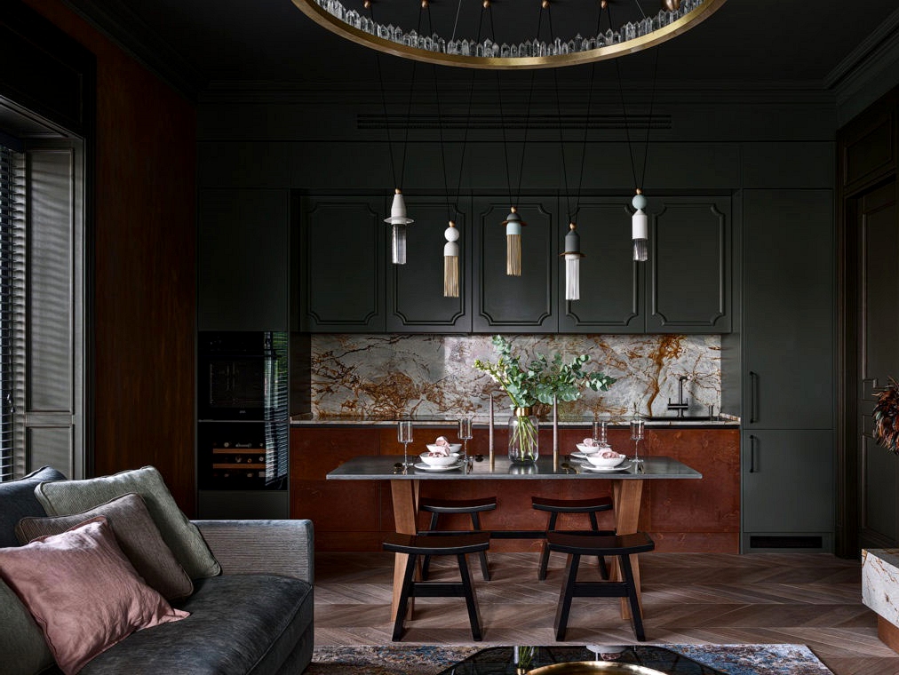 Unexpected Moscow: sophisticated apartment with black walls and classic moldings (80 sqm)