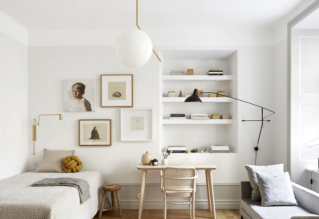 Small Cozy Apartment Bedroom: Elegant and Inviting