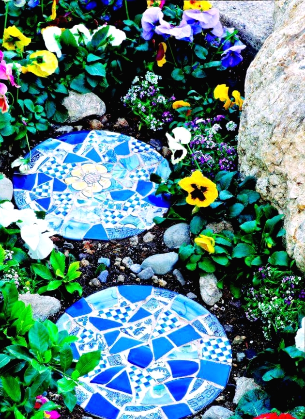 15 Creative DIY Garden Mosaic Projects That Will Keep Your Afternoon Occupied
