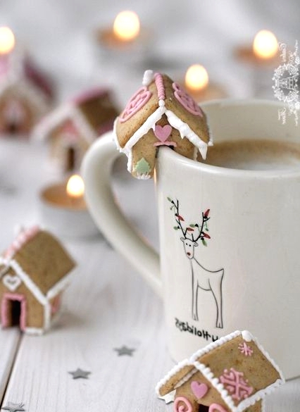 tiny and super cute glazed Christmas gingerbread houses that can top your mug and that can become a lovely Christmas gift
