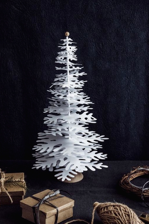 a unique snowflake tabletop Christmas tree is a creative solution for the holidays, it can be rocked in any place