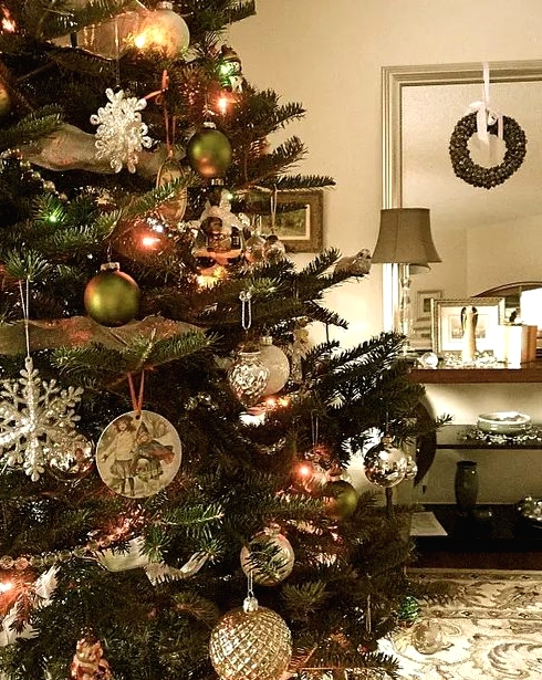 a vintage Christmas tree with green and white ball ornaments, snowflake and silver ones plus lights