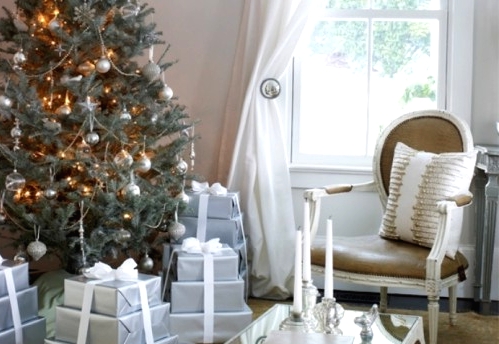 traditional Christmas tree decor with clear, metallic and white ornaments, lights and beads is a chic and beautiful idea