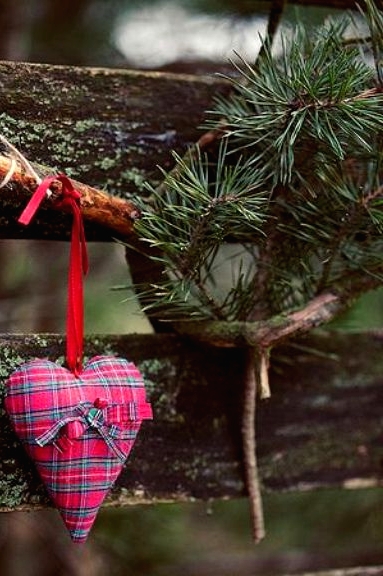 a red plaidheart-shaped Christmas ornament is a pretty and cozy decor piece that is easy to DIY