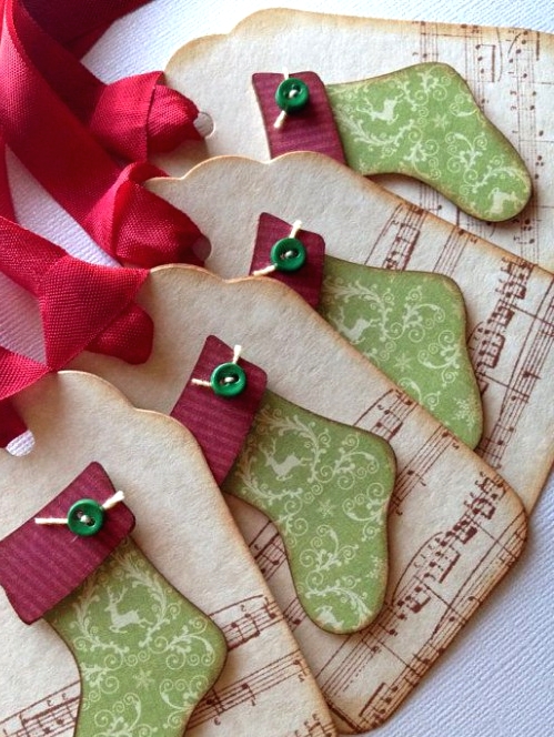 Christmas gift tags with little stockings and red ribbons are a great idea for any Christmas party, make some yourself