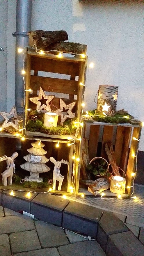 crates with moss, lights, branches, candle lanterns, wooden stars and wooden figurines are amazing for both indoor and outdoor decor
