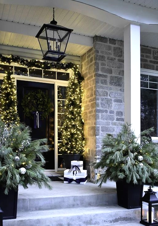 53 Tremendous Cool Outside Décor Concepts With Christmas Lights