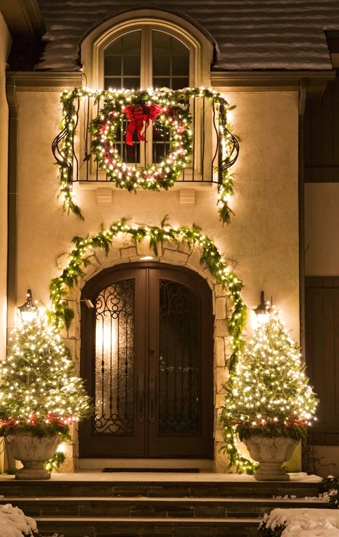 53 Tremendous Cool Outside Décor Concepts With Christmas Lights