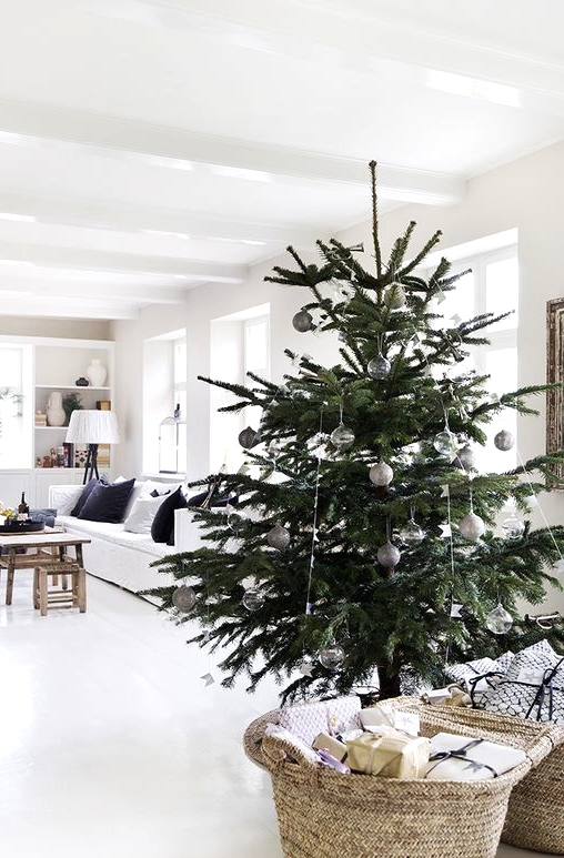 56 Minimalist And Trendy Christmas Tree Décor Concepts