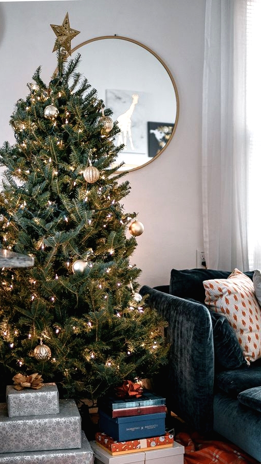an elegant modern Christmas tree with gold and silver ornaments, lights and a gold star topper is a chic and beautiful decor idea