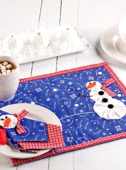 a colorful snowman placemat and a napkin are amazing to style your table for Christmas and will add a lot of color to the tablescape