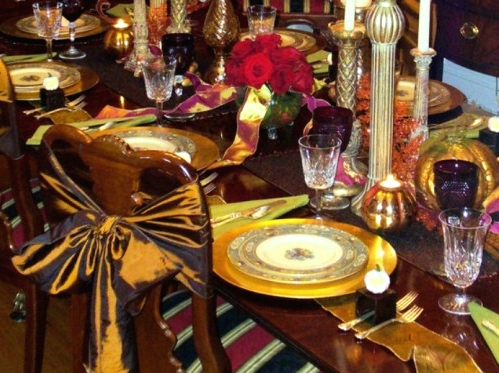 yellow and patterned plates are great for a bold vintage Thanksgiving tablescape and will bring a catchy touch