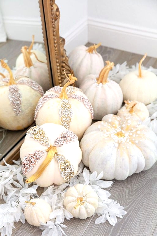 gorgeous glam Thanksgiving decor of pumpkins embellished in various ways is a pretty solution to rock