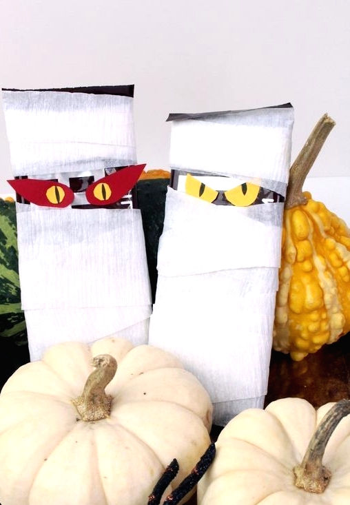 spooky Halloween block mummies is a cool idea to DIY for Halloween and are fun for a kids' party