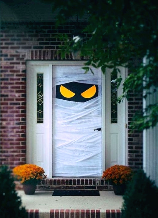 a cool mummy pumpkin with googly eyes is a lovely decoration for Halloween that you cna make with your kids