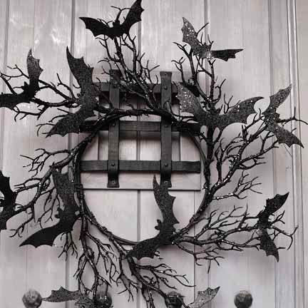 a classic black Halloween wreath of branches, black glitter bats is a pretty solution to DIY and enjoy