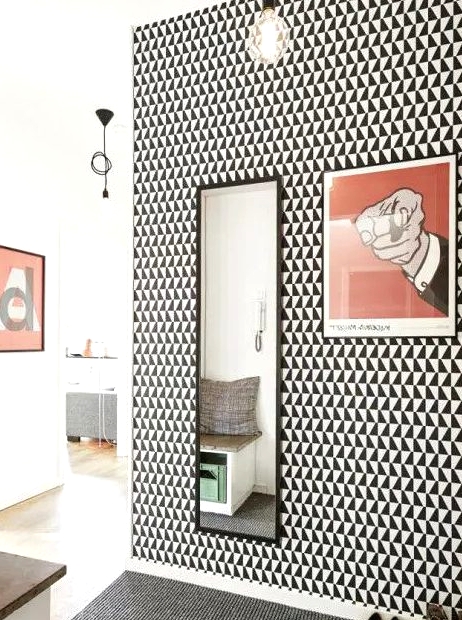 monochrome geometric wallpaper in the entryway for an eye-catching touch and a pattern touch in the space