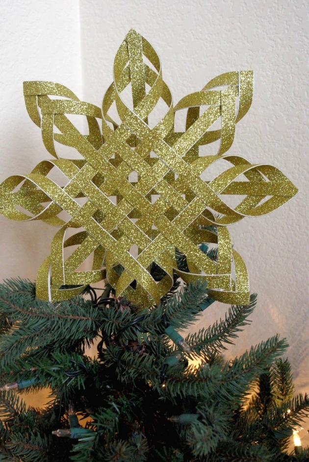 a woven gold glitter cardstock star is a beatiful way to add shine and glam to your Christmas tree and it will spruce it up