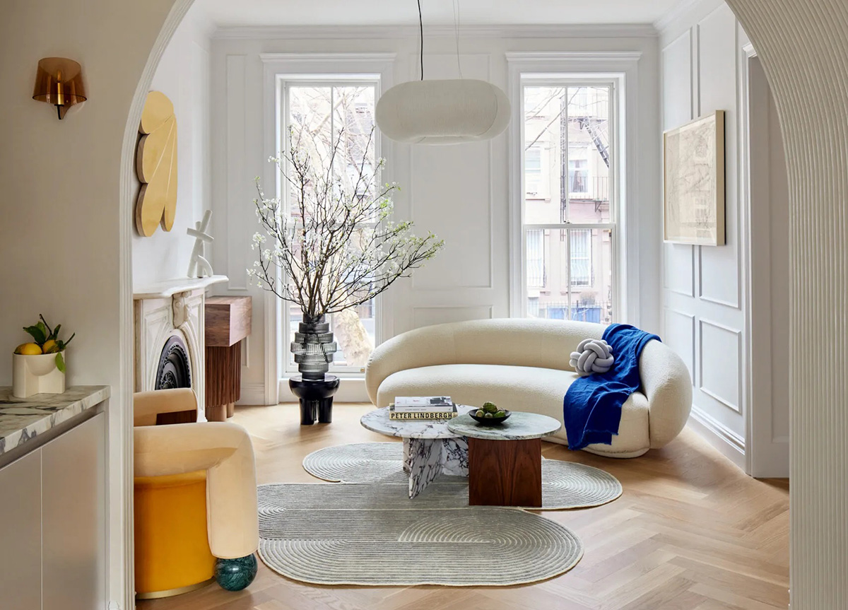 Arches, Curves, & Modern Design: A New York Brownstone