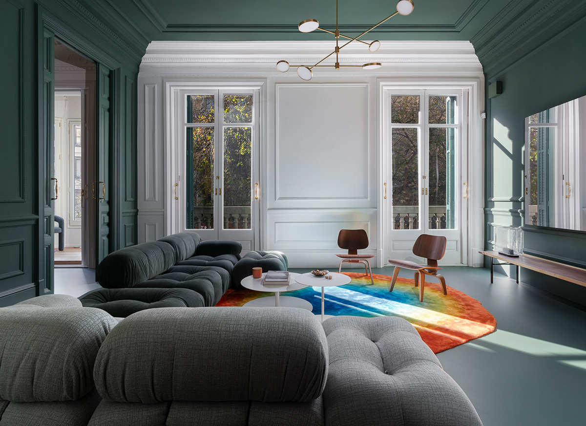 Color Blocking in the Design of a Historic Barcelona Apartment