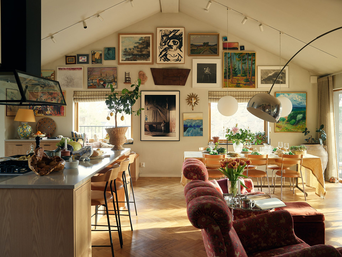 Charming Summer Home in Sweden: Unique Decor and Fascinating Garden