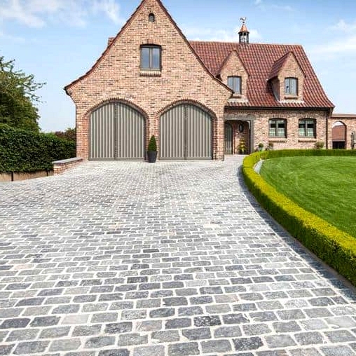 -Try-a-traditional-stone-driveway